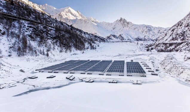 WhiteOwl-Centrale-photovoltaique-montagne_1600x1050